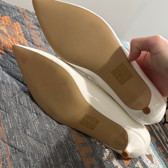 Journee Collection Cream Patent Pointed Toe Flats with Gold Bit - Picture 4 of 4